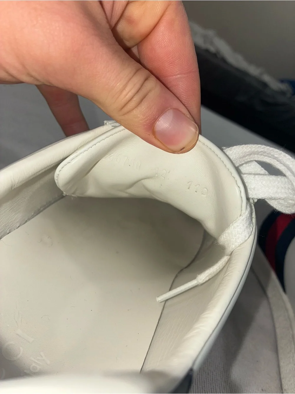Classic Gucci size 12 White Leather Sneakers with Navy & Red Strip Shoes